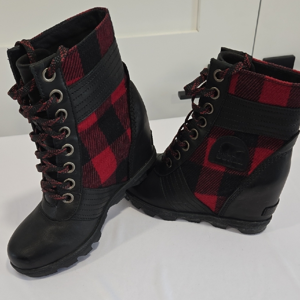 Sorel Black and Red Lace Up Boots with Rugged Style